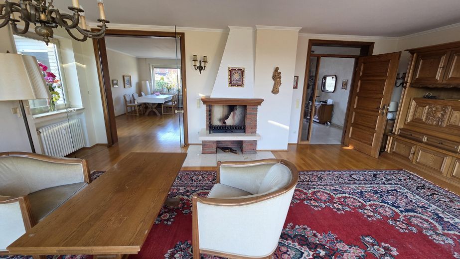 Großes Zweifamilienhaus in zentraler Lage von Bedburg – Blick aus Wohnzimmer