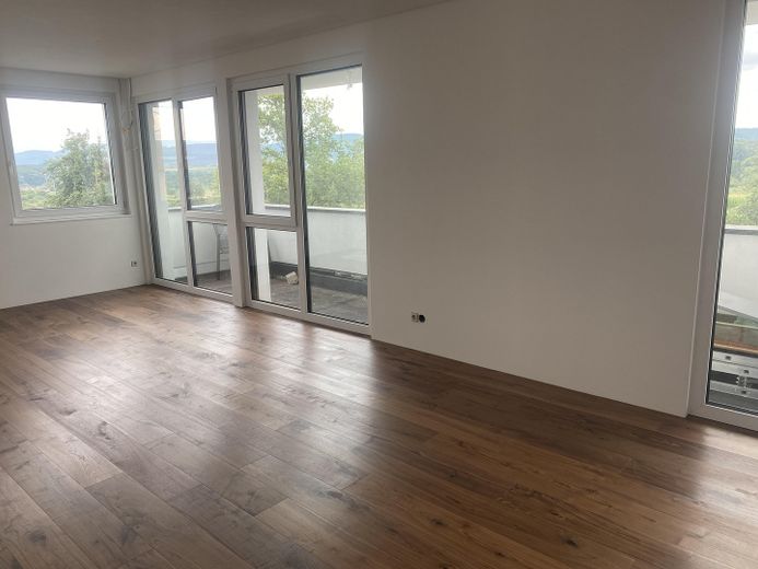 Abitare nel lusso in un attico di 200 m² con capannone, officina, produzione e attività commerciale – Esszimmer
