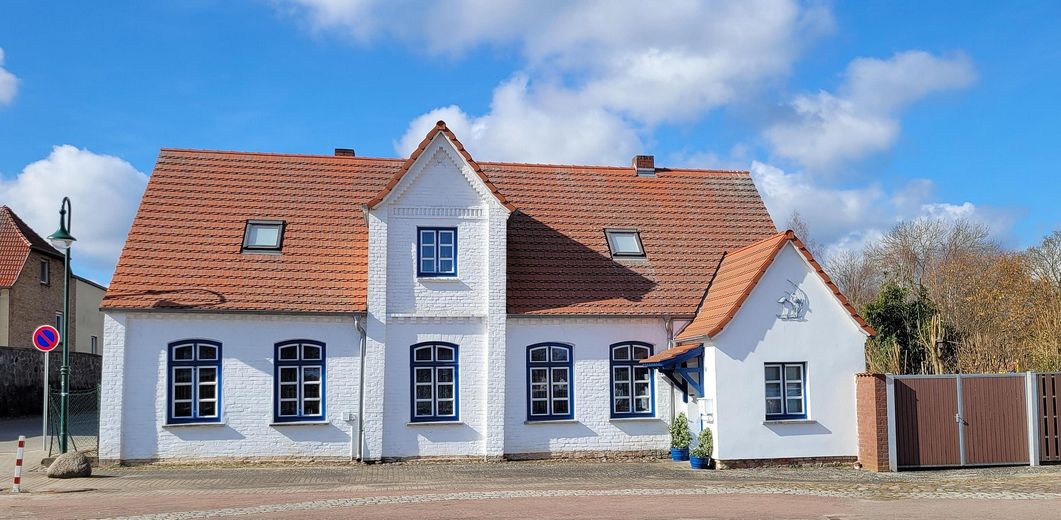 WASSERGRUNDSTÜCK - BOOTFAHREN BIS ZUR OSTSEE – Wohnhaus Ostseite