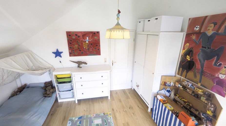 Family Happiness in the Countryside – zweites Kinderzimmer II
