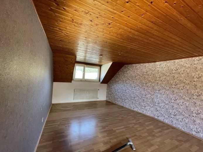 Wittlich-Gladbach -- 4 Zimmer DG-Wohnung (ca. 96 m²) zur grosszügigen Entfaltung -- – 10a Zimmer 4