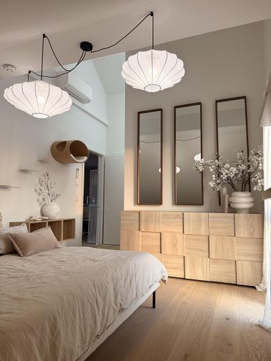 Exklusive neuwertige Traumwohnung: Klimatisiert, voll möbeliert - – Haupt-Schlafzimmer