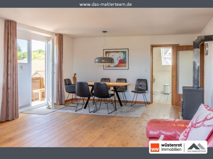 Wohnen mit Charme unter dem Dach – 4-Zimmer-Wohnung mit Westbalkon, Garage und Kaminofenanschluss – Foto 1