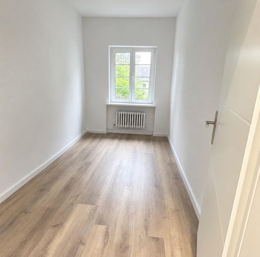 Prima occupazione dopo la ristrutturazione, appartamento di 2,5 locali, senza commissioni dall’proprietario – Gästezimmer/Büro