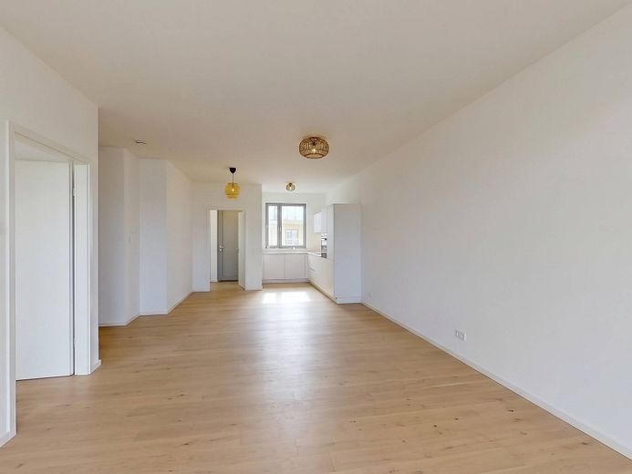 **Hochwertige 3-Zi.-Neubauwhg. mit EBK, 2 Bädern, Balkon und Rheinblick, direkt am Zollhafen** – Ansicht II: Wohn- und Esszimm…