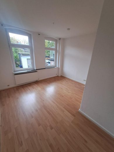 Lüneburg 2,5 Zimmer Wohnung kaufen in nur zu fuß bis 5 Min zum Marktplatz. – Wohnzimmer ohne Möbel