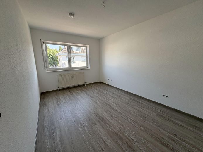 2-Zimmer-Wohnung, Balkon, Küche, Bad, HWR, Keller, nahe Südbahnhof – Schlafzimmer