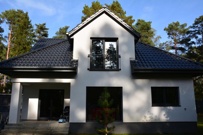 Doppelter Luxus mit zukunftsicherheit in Borkwalde auf 2.818 m² – Haus links hinten