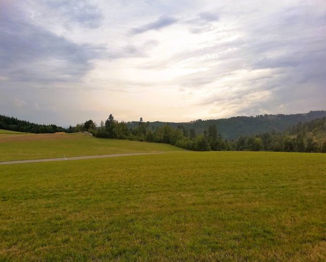 Appartement entièrement équipé, terrasse, jardin, place de stationnement – Umgebung