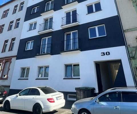 مجمع مبانٍ سكنية متعددة الوحدات خضع لتجديد شامل من الناحية الطاقية، ويضم 16 وحدة سكنية