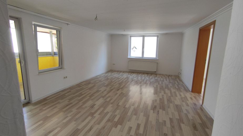 Wunderschöne, großzügige 3-Zimmer-Wohnung in Pleidelsheim – 94 m² zum Wohlfühlen – Wohnzimmer