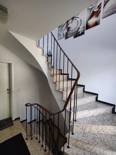 Dreifamilienhaus im Grünen mit großem Grundstück – Foto 21