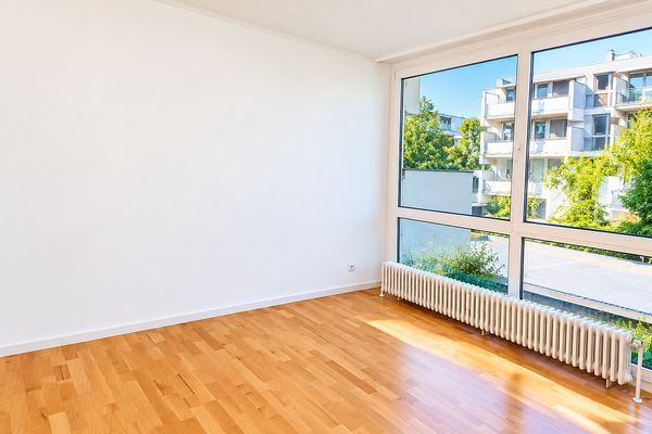 Lichtdurchflutete 2 Zimmer Wohnung in zentraler, aber ruhiger Lage von Unterhaching