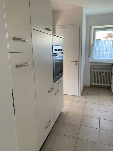 Küche mit Abstellkammer