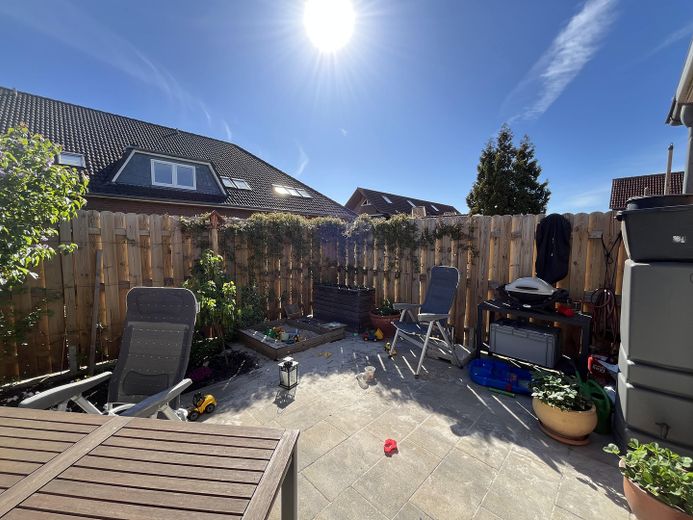 Appartement modernisé de 4 pièces avec terrasse orientée sud, place de parking en garage souterrain et liaison en tramway vers HB – Terrasse 2