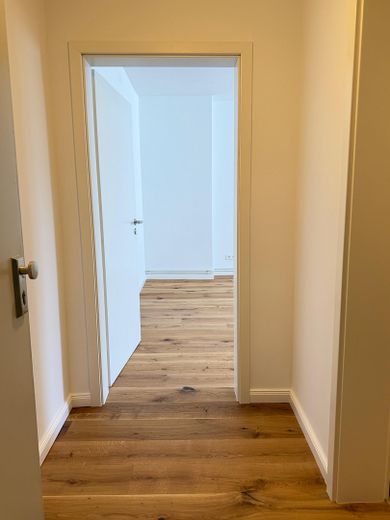 NIEUW: Vrije en volledig gerenoveerde 2-kamerwoning in Berlin-Mitte/Wedding | zonder makelaarscourtage – Flur