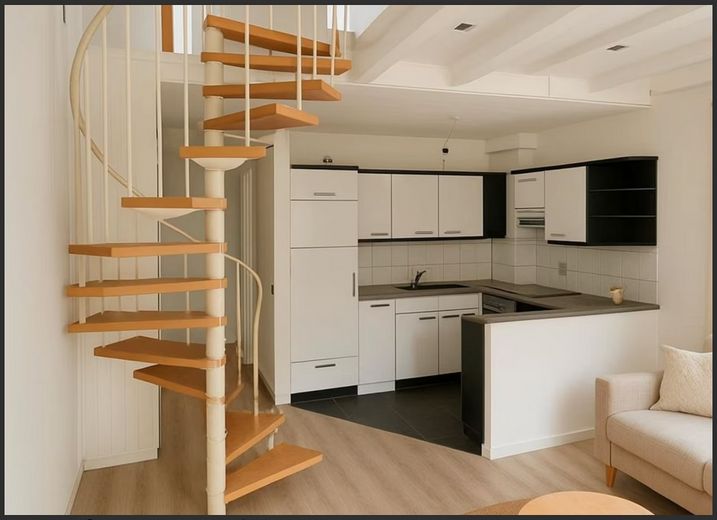 Einbauküche, Wendeltreppe