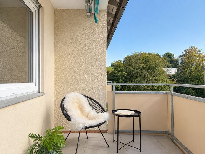 Świeżo zmodernizowane mieszkanie 3-pokojowe z balkonem – pierwsze zasiedlenie i bez prowizji – Balkon