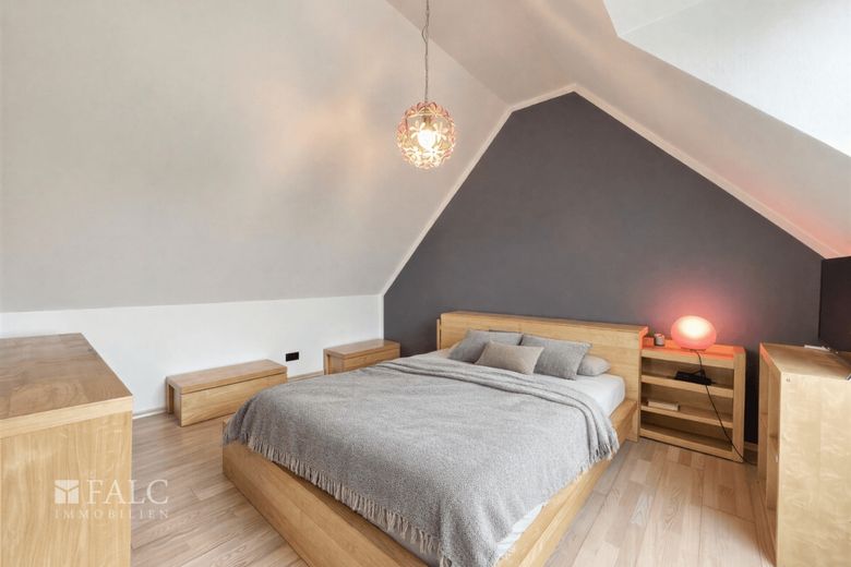 Licht, Raum und Galerie: Stilvolle Maisonette-Wohnung mit Westbalkon! – Schlafzimmer Nutzfläche