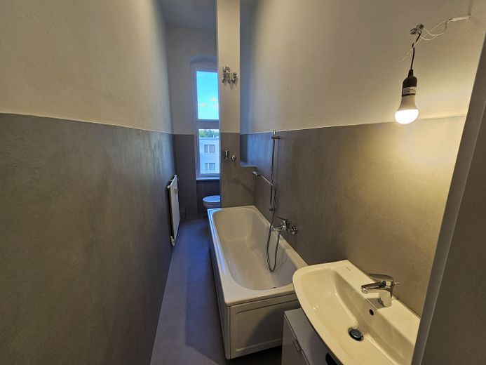 Erstbezug nach Sanierung: Stylische Zimmer in moderner 3er-WG in Berlin-Spandau! – Badezimmer