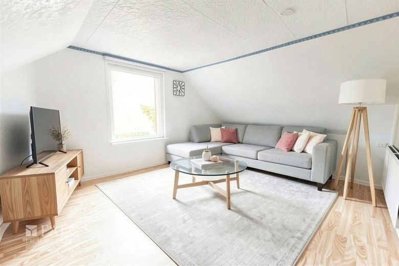 Einfamilienhaus mit großem Grundstück auf Rügen – OG Wohnzimmer - (KI generiert)