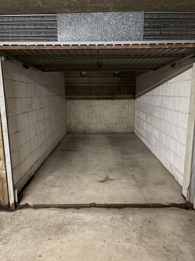 Gruntownie odnowiona inwestycja kapitałowa w mieszkaniu współdzielonym z rentownością brutto 5,1% i własnym garażem – Garage