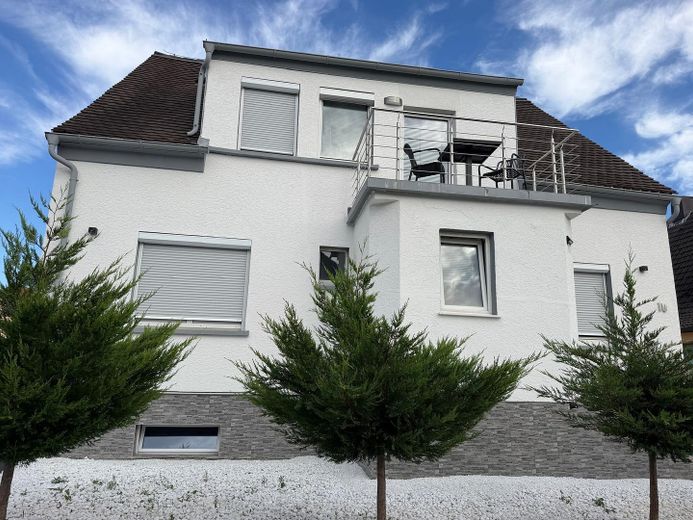 Wohnhaus mit mehreren möglichen Wohneinheiten und separatem Nebengebäude auf ca. 1110 m2 Grundstück – Foto 1