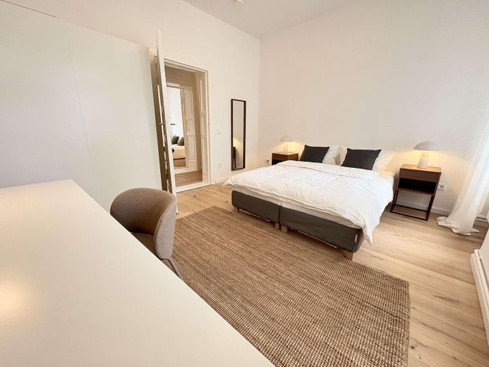 Helle und vollständig möblierte 3-Zimmer-Wohnung im Herzen von Berlin-Friedrichshain – Foto 1