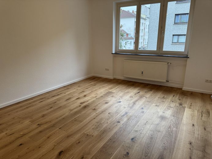 Encantador y amplio apartamento de 2 habitaciones con balcón en una ubicación privilegiada en Berger Straße. – Foto 14