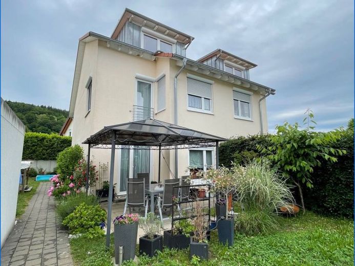 Bella bifamiliare con molto spazio e garage singolo in posizione tranquilla - attualmente affittata! – Foto 1