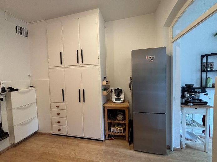 Quiet 5-room period apartment with garden in Kirchheim/Teck – Küche mit Einbauschrank