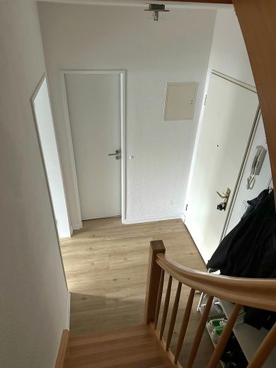 De particulier : appartement moderne, libre, très bien entretenu, de 2 pièces, en copropriété sur 2 niveaux, dernier étage à Marienthal – Photo 2