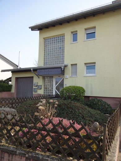 Eingangsbereich und Garage 