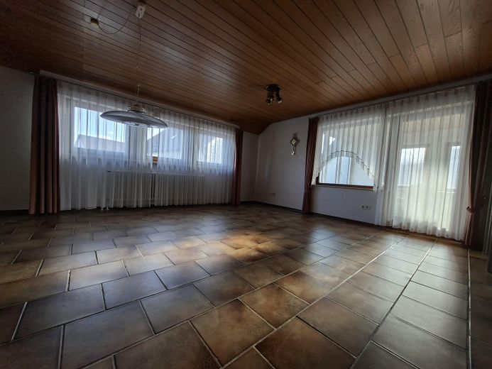 Whg. OG links großes Wohnzimm.