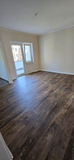 wunderschöne 3 Raum Wohnung mit Balkon und Gartennutzung frisch renoviert  Hobeisenstr – फोटो 1