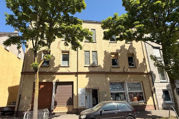 Wohn- und Gewerbeensemble in Gelsenkirchen-Resse – 5 Wohneinheiten, 2 Praxen, Lagerhalle!