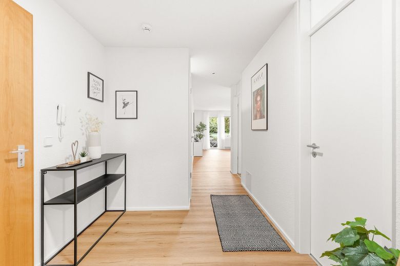 2-Zimmerwohnung in Reutlingen-Hohbuch (nahe FH) - frisch renoviert, modern, hell, Balkon/Garten – Flur