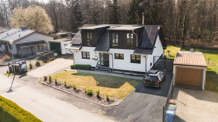 Urlaubsfeeling!!! TOP Modernes Familienhaus mit Garage, Pool und Badehaus in Breitscheid – Herzlich Willkommen