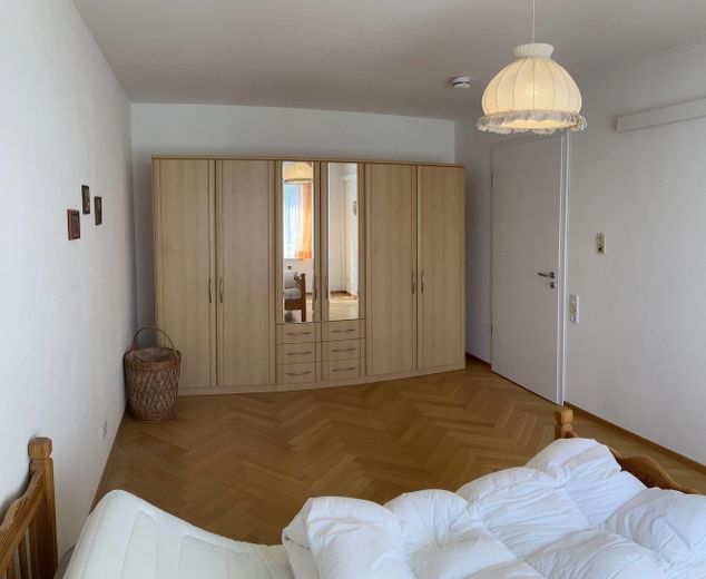 Schlafzimmerschrank mit Safe