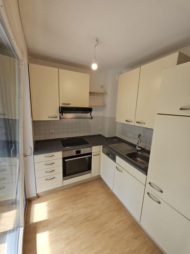 Maxvorstadt: Ruhige 1-Zimmer-Gartenwohnung in Toplage – nur 3 Min. zur U-Bahn! – Küche