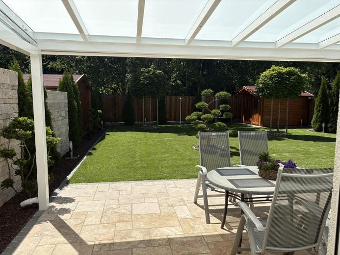 Am Waldrand - 5-Zi.-DHH | Bj. 2022 | 500 m² Grundstück – Terrasse mit großem Garten