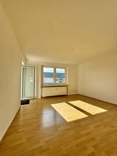 3 habitaciones con balcón y plaza de aparcamiento – Foto 4