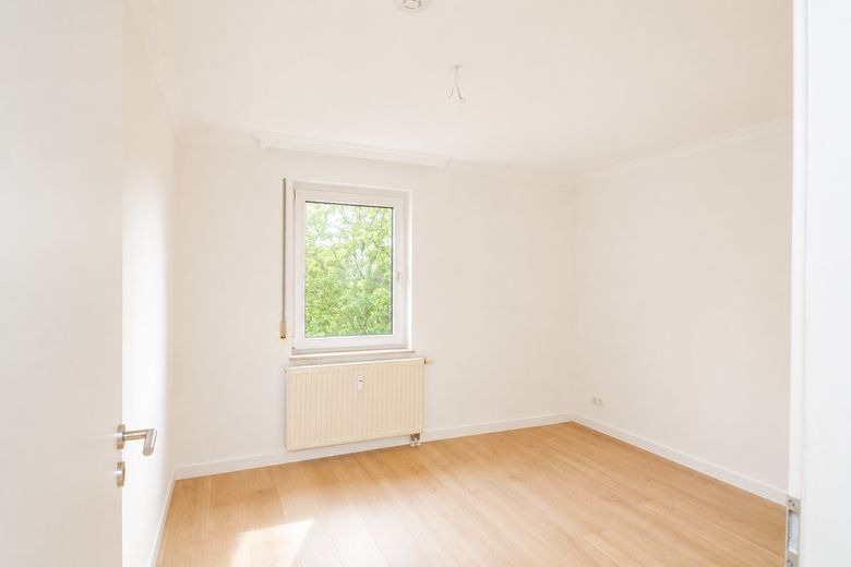 Erstbezug nach Modernisierung | 2-Zimmer-Wohnung mit Balkon, Aufzug & neuer Einbauküche – Schlafzimmer