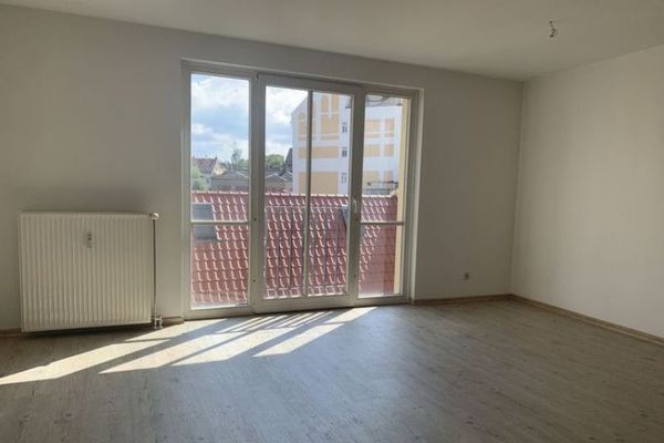Altenburg* City Center* helle 2 Raum-Whg. * Wannanbad* Laminat* sep. Küche