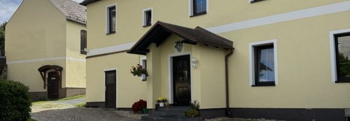 Casa bifamiliar con mucho espacio para hacer realidad sus proyectos