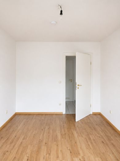 Gepflegte 2-Zimmer-Wohnung mit großer Terrasse und Garten  - Nähe Flughafen München – Schlafzimmer