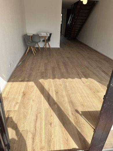 Wohnzimmer leer 2
