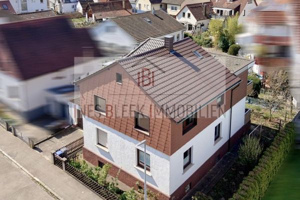 Grande casa bifamiliare o unifamiliare con teleriscaldamento e molto spazio libero