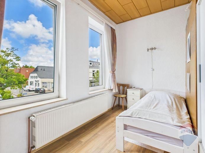 Provisionsfreies Wohn- und Geschäftshaus – OG Schlafzimmer WHG. 1