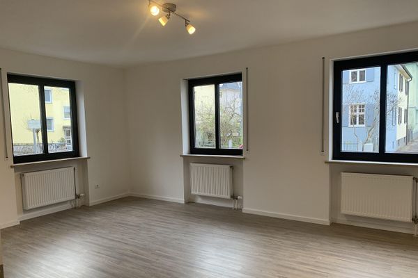 Schöne 3 Zi-Kü-Bad mit Balkon in Pfersee